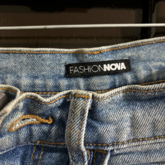 Mom Jeans - Picture 2 of 4